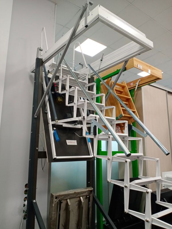 Чердачная лестница Fantozziscale Motorizata Premium